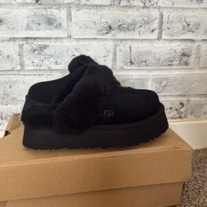 UGG DISQUETTE slippers brand new in box